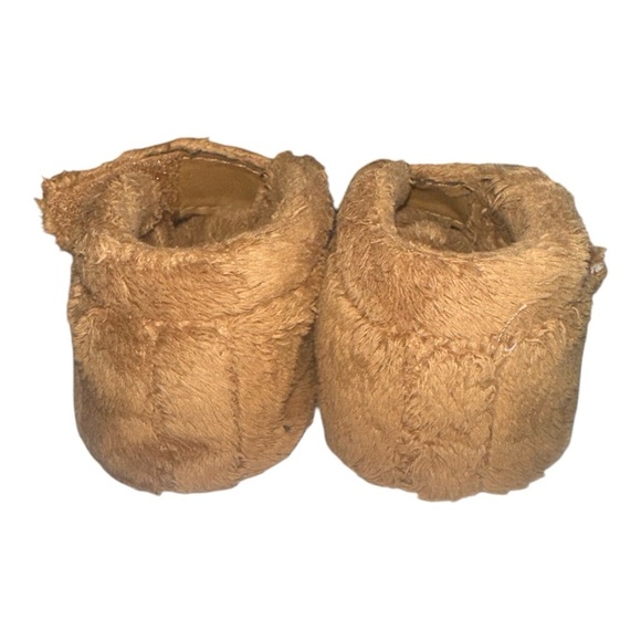 The UGG™ Kids Bixbee booties. - Picture 4 of 7